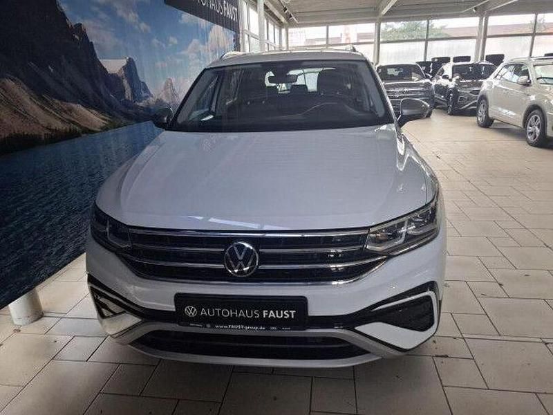Gebraucht VW Tiguan Allspace Elegance 150 PS (110 kW) 2022 Weiß SUV