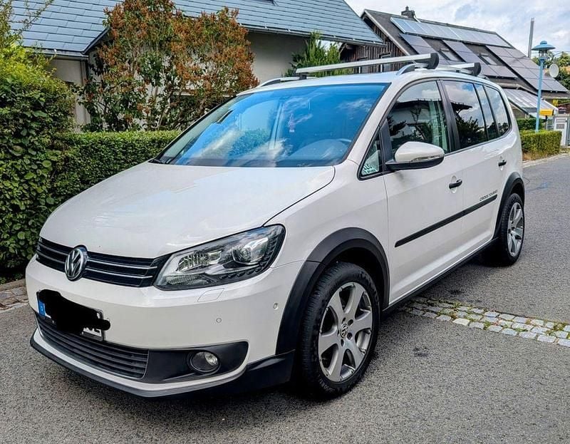 Weiß Gebraucht 2013 VW Touran Cross Van / Kleinbus | 9.950 € (Etwas zu teuer) - Bild 1/4
