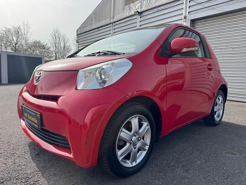 Gebraucht Toyota iQ Basis 68 PS (50 kW) 2009 Rot Kleinwagen