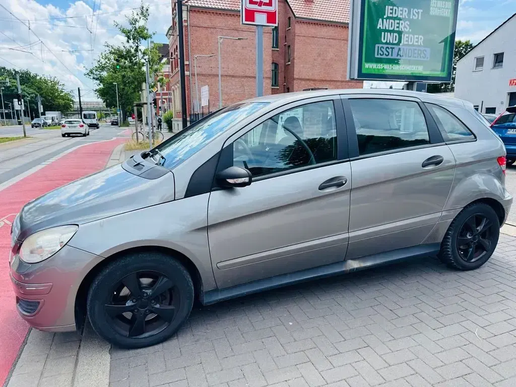 Gebraucht Mercedes B200 136 PS (100 kW) 2007 Grau Van / Kleinbus