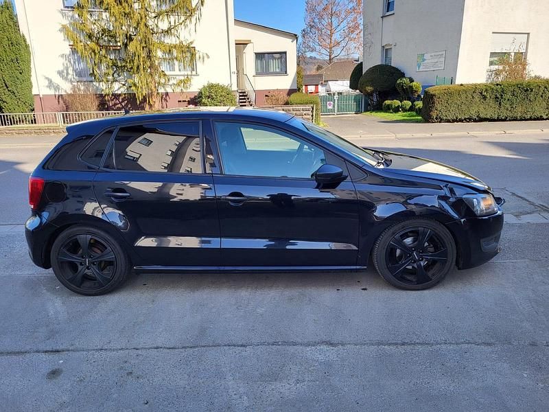Gebraucht VW Polo 75 PS (55 kW) 2011 Schwarz Kleinwagen