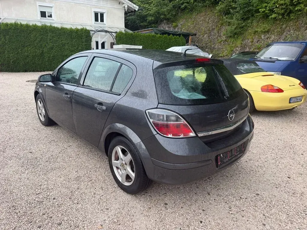 Gebraucht Opel Astra Basis 90 PS (66 kW) 2009 Grau Limousine