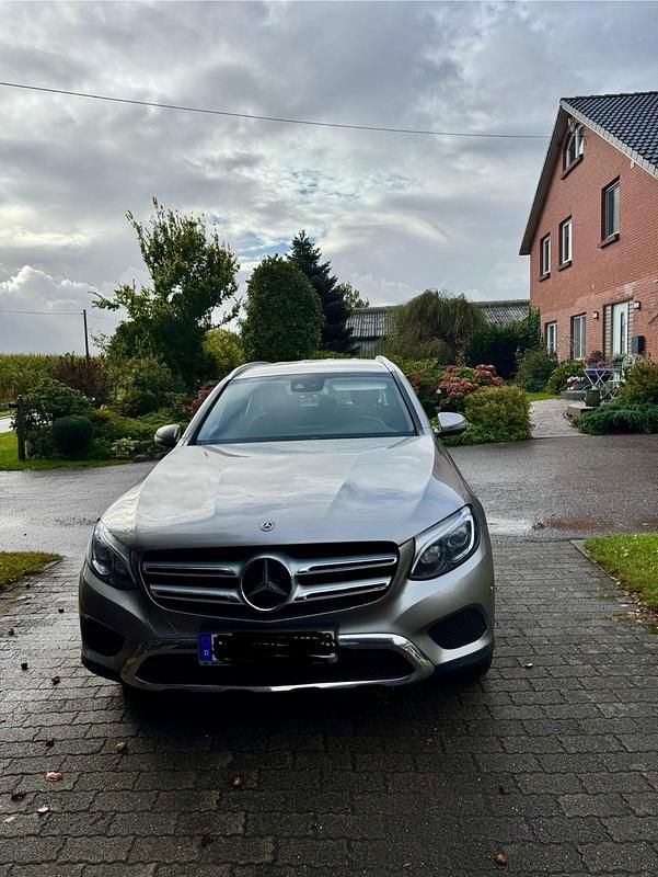 Grau Gebraucht 2019 Mercedes GLC250 SUV | 21.000 € (Superpreis) - Bild 1/4
