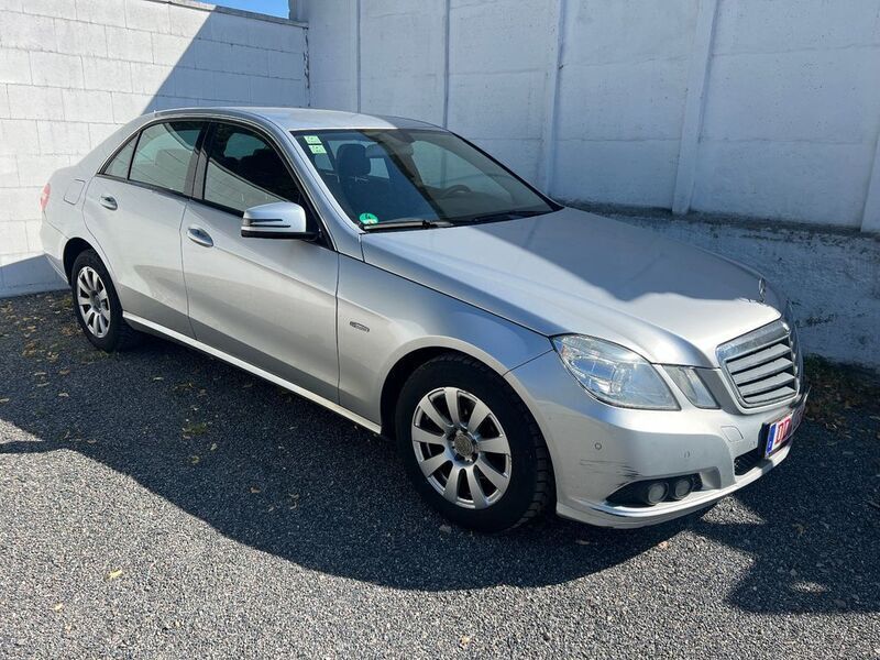 Silber Gebraucht 2009 Mercedes E220 Limousine | 4.899 € (Fairer Preis) - Bild 1/4
