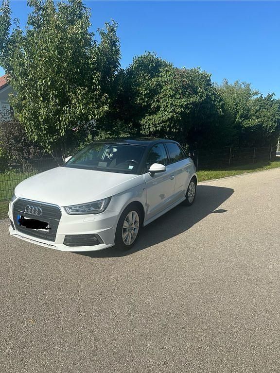 Weiß Gebraucht 2016 Audi A1 Sportback Sport Kleinwagen | 11.000 € (Fairer Preis) - Bild 1/4