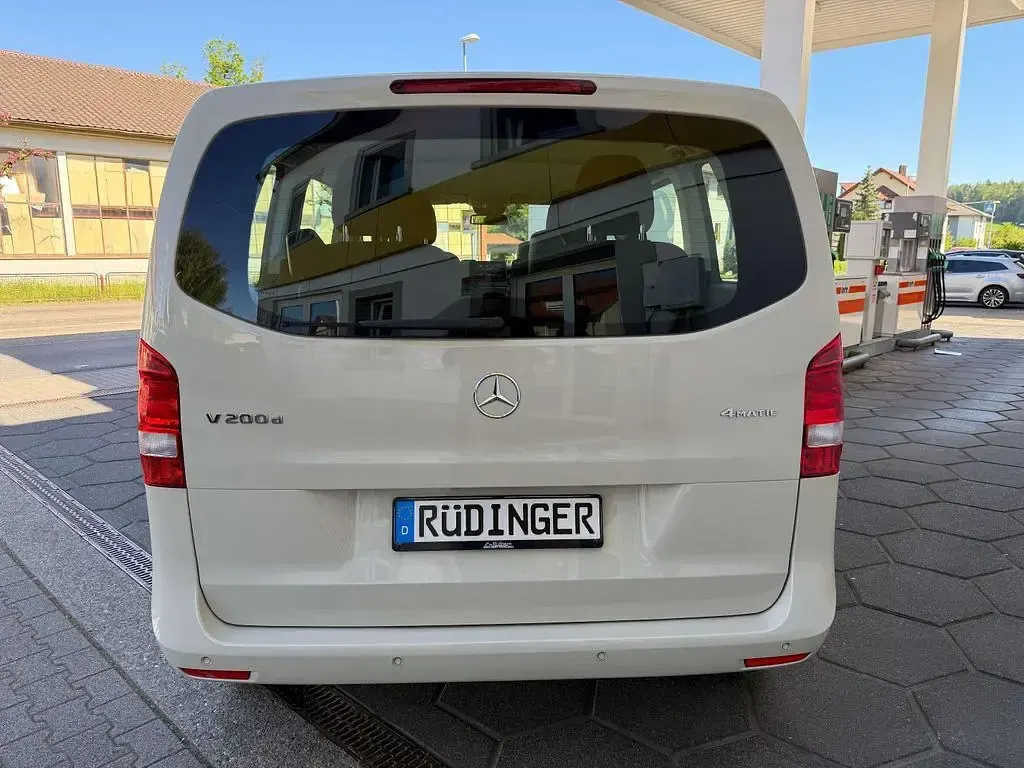 Gebraucht Mercedes V200 136 PS (100 kW) 2016 Grau Van / Kleinbus