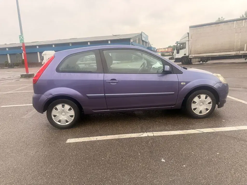 Gebraucht Ford Fiesta Ambiente 60 PS (44 kW) 2007 Violet Kleinwagen