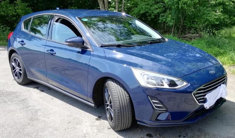 Blau Gebraucht 2019 Ford Focus Limousine | 9.700 € (Superpreis) - Bild 1/3