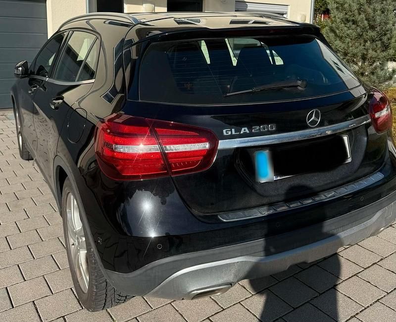 Gebraucht Mercedes GLA200 156 PS (114 kW) 2018 Schwarz SUV
