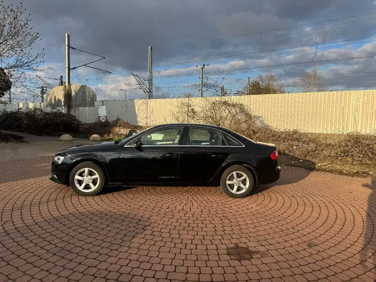 Gebraucht Audi A4 Ambiente 190 PS (139 kW) 2015 Schwarz Limousine