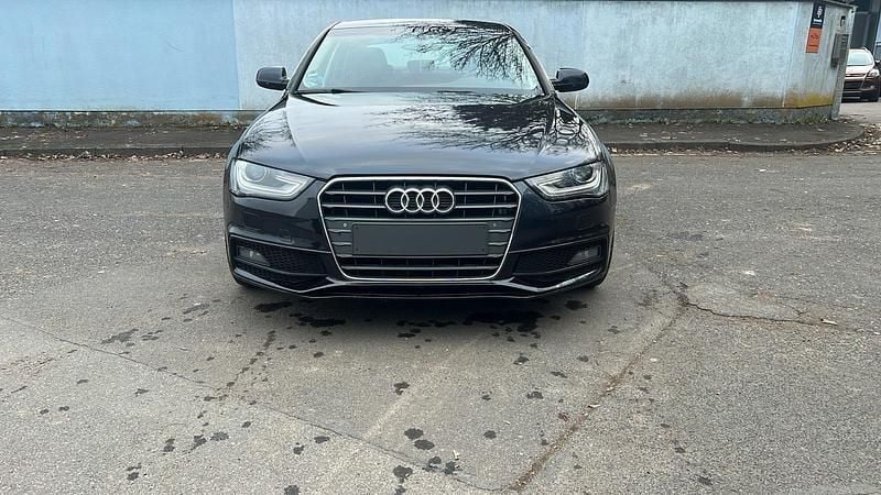 Gebraucht Audi A4 S-Line 150 PS (110 kW) 2015 Blau Limousine