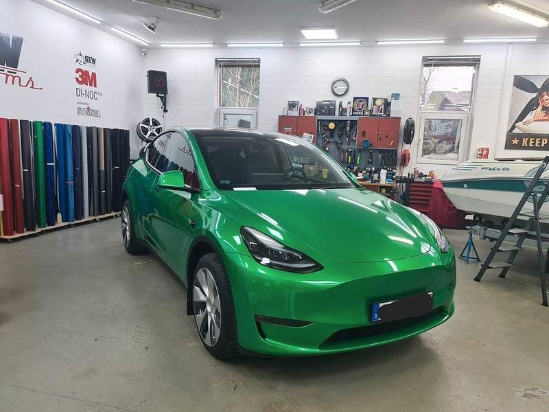Blau Gebraucht 2022 Tesla Model Y Long Range AWD SUV | 32.200 € (Fairer Preis) - Bild 1/4
