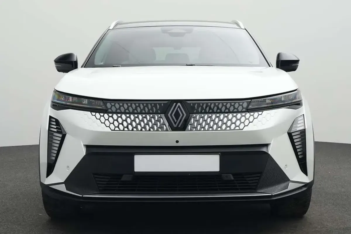 Używany Renault Scenic E-Tech Iconic 160 kW (218 KM) 2025 Biały SUV
