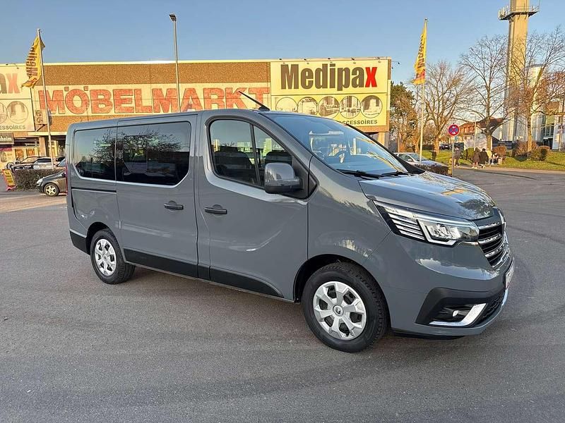 Gebraucht Renault Trafic Life 150 PS (110 kW) 2022 Städtisches grau Van / Kleinbus