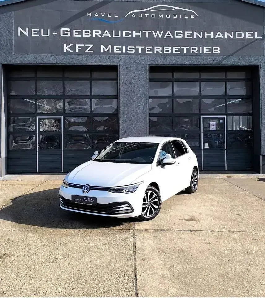 Gebraucht VW Golf VIII 116 PS (85 kW) 2022 Weiß Limousine