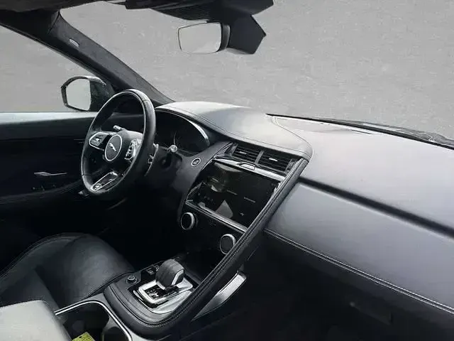 Gebraucht Jaguar E-Pace R-Dynamic 250 PS (183 kW) 2022 Schwarz (santorini black) SUV