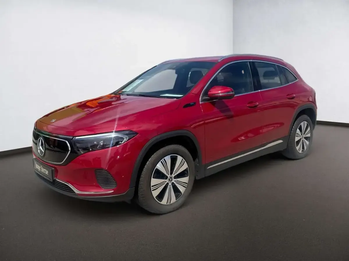 Gebraucht Mercedes EQA250+ Progressive 139 kW (190 PS) 2022 Rot SUV