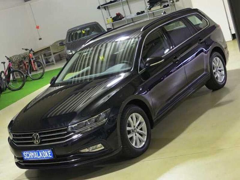 Gebraucht VW Passat Business 150 PS (110 kW) 2023 Deep black pearlescent (metallic) Kombi