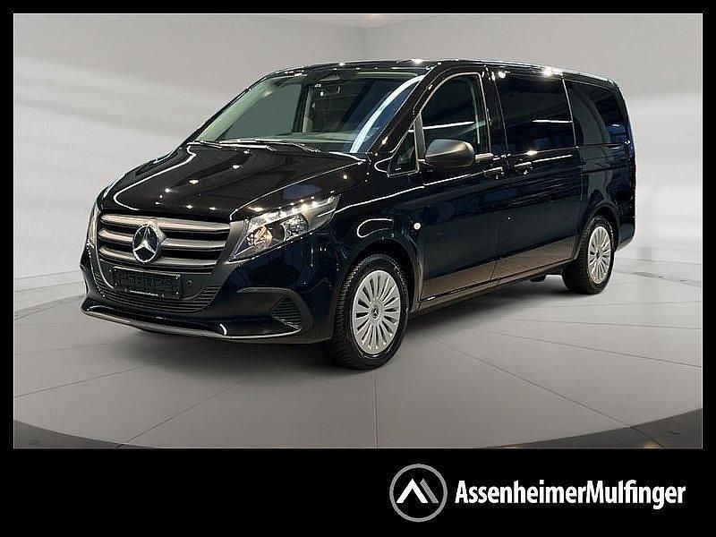 Obsidianschwarz metallic Gebraucht 2024 Mercedes Vito Kombi | 48.880 € - Bild 1/4