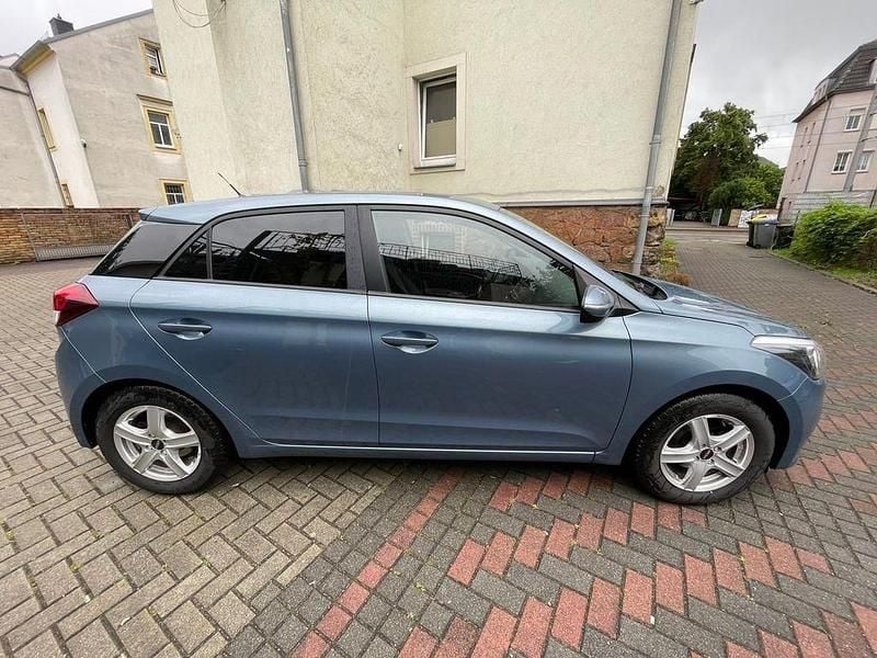 Gebraucht Hyundai i20 Trend 84 PS (61 kW) 2017 Blau Limousine