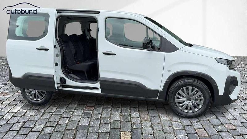 Neu Peugeot Rifter Allure 131 PS (96 kW) 2025 Weiss Van / Kleinbus