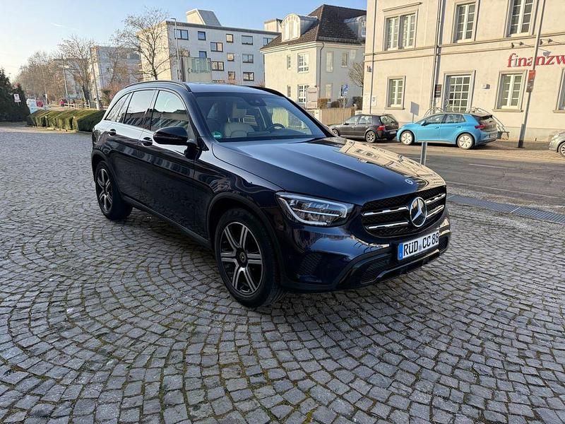 Gebraucht Mercedes GLC200 Avantgarde 197 PS (144 kW) 2022 Blau SUV