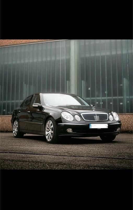 Schwarz Gebraucht 2003 Mercedes E320 Limousine | 5.199 € (Fairer Preis) - Bild 1/4