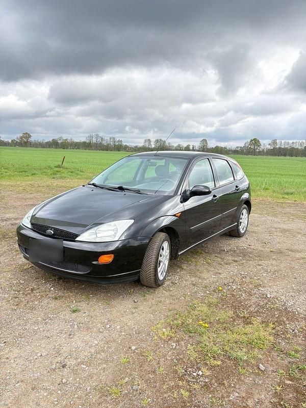 Usado Ford Focus 75 HP (55 kW) 2000 Preto Carrinha