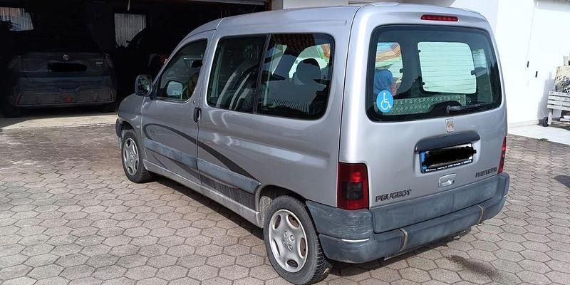 Gebraucht Peugeot Partner 90 PS (66 kW) 2000 Silber Van / Kleinbus
