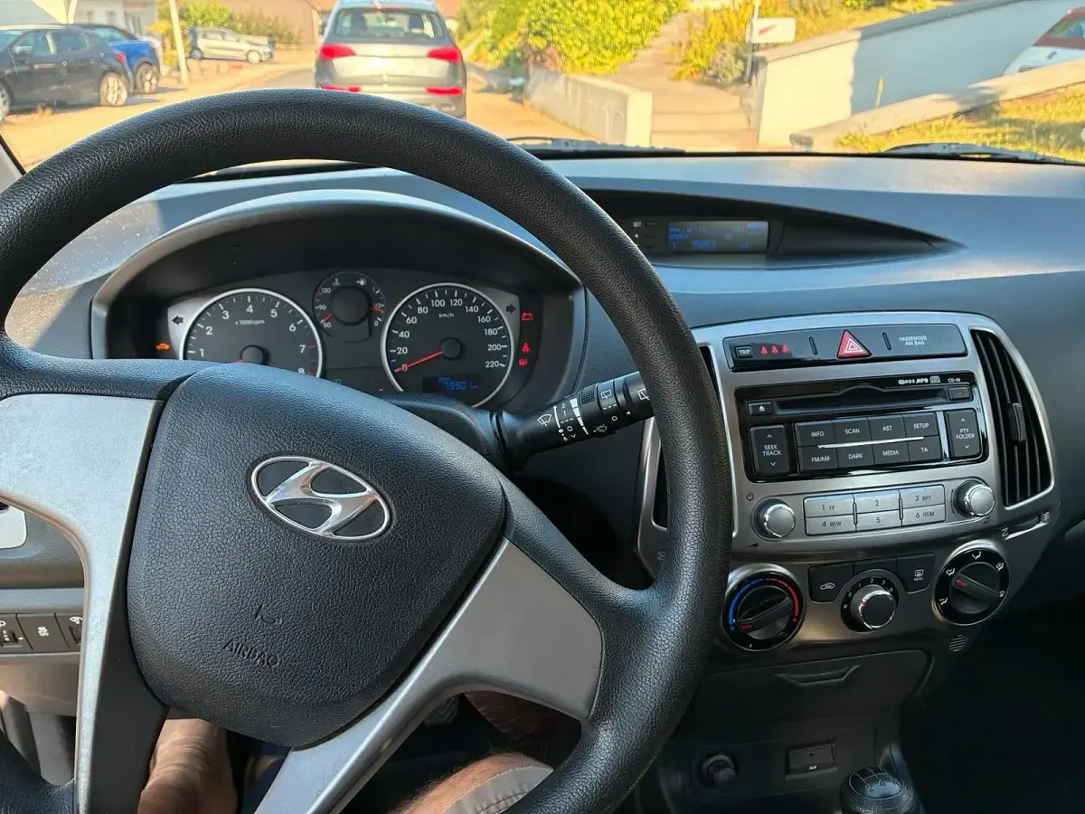 Gebraucht Hyundai i20 86 PS (63 kW) 2013 Blau Kleinwagen