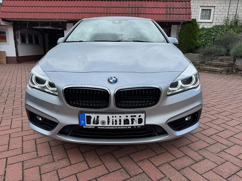 Silber Gebraucht 2016 BMW 218 Active Tourer Van / Kleinbus | 14.300 € (Guter Preis) - Bild 1/4