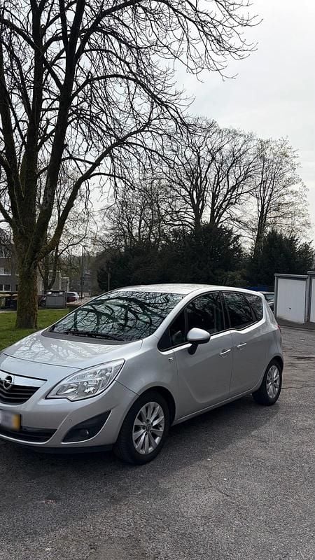 Gebraucht Opel Meriva 100 PS (73 kW) 2010 Silber Van / Kleinbus