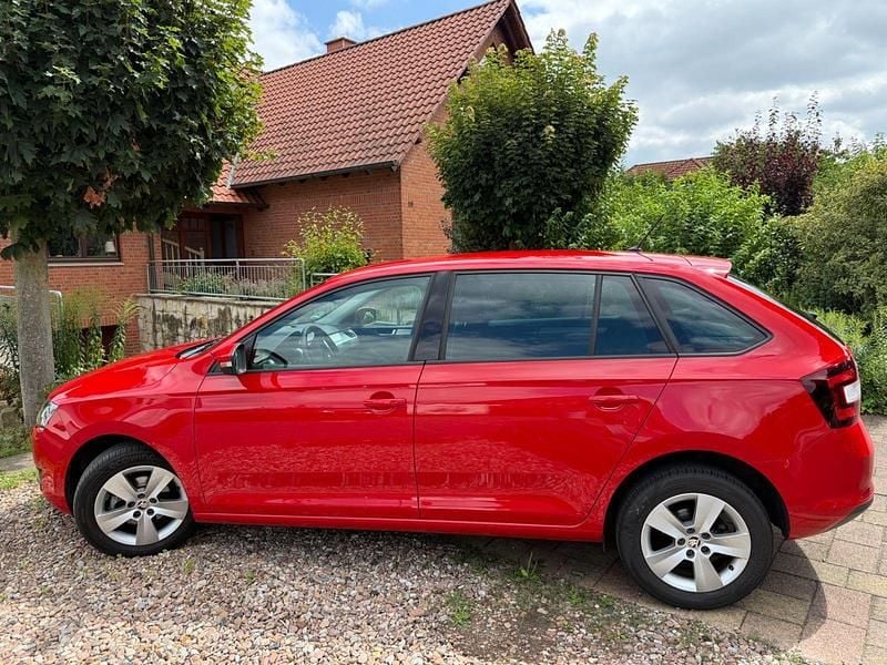 Rot Gebraucht 2018 Skoda Rapid Active Kombi | 12.000 € (Fairer Preis) - Bild 1/4