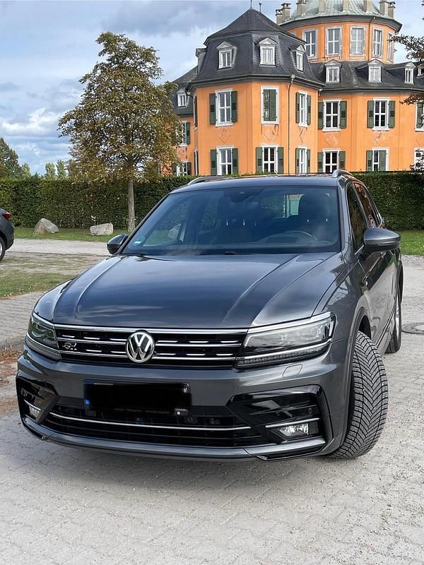 Grau Gebraucht 2018 VW Tiguan R-line SUV | 24.500 € (Guter Preis) - Bild 1/4