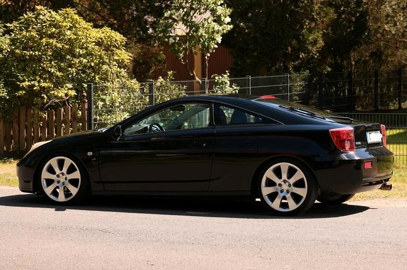 Schwarz Gebraucht 2003 Toyota Celica Coupé | 4.200 € - Bild 1/4