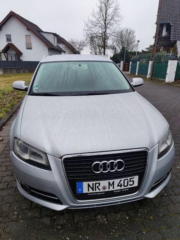 Silber Gebraucht 2013 Audi A3 Ambition Limousine | 8.600 € (Superpreis) - Bild 1/4