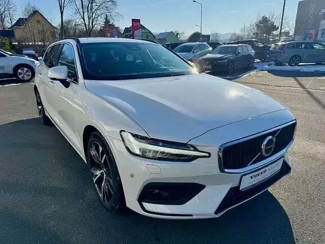 Gebraucht Volvo V60 197 PS (144 kW) 2024 Weiß Kombi