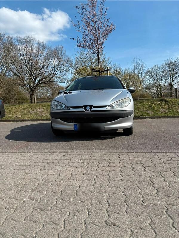 Gebraucht Peugeot 206 60 PS (44 kW) 2006 Silber Kleinwagen