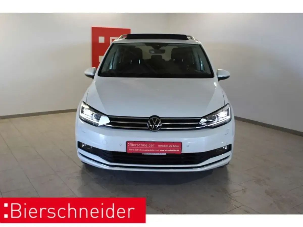Gebraucht VW Touran Highline 150 PS (110 kW) 2025 Weiss Van / Kleinbus
