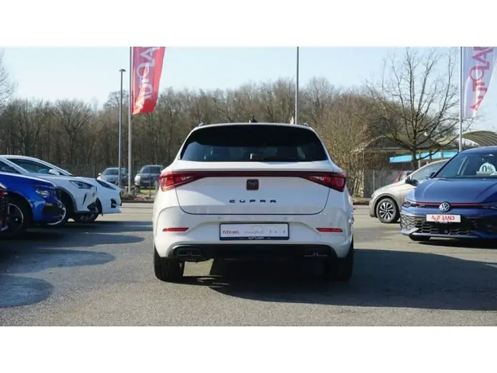 Gebraucht Cupra Leon 150 PS (110 kW) 2023 Weiß metallic (metallic) Kombi