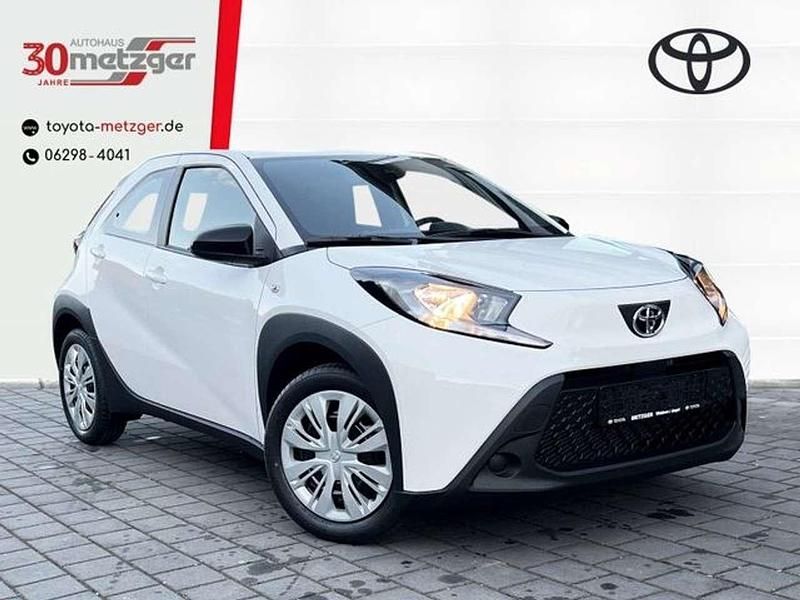 Weiss Neu 2025 Toyota Aygo Business Edition Kleinwagen | 15.620 € - Bild 1/4