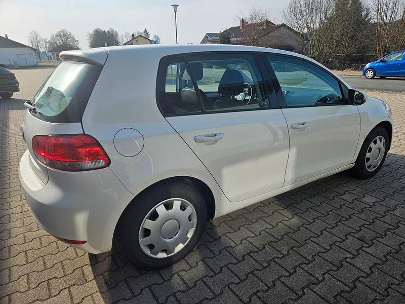 Gebraucht VW Golf VI Trendline 86 PS (63 kW) 2011 Weiß Kleinwagen