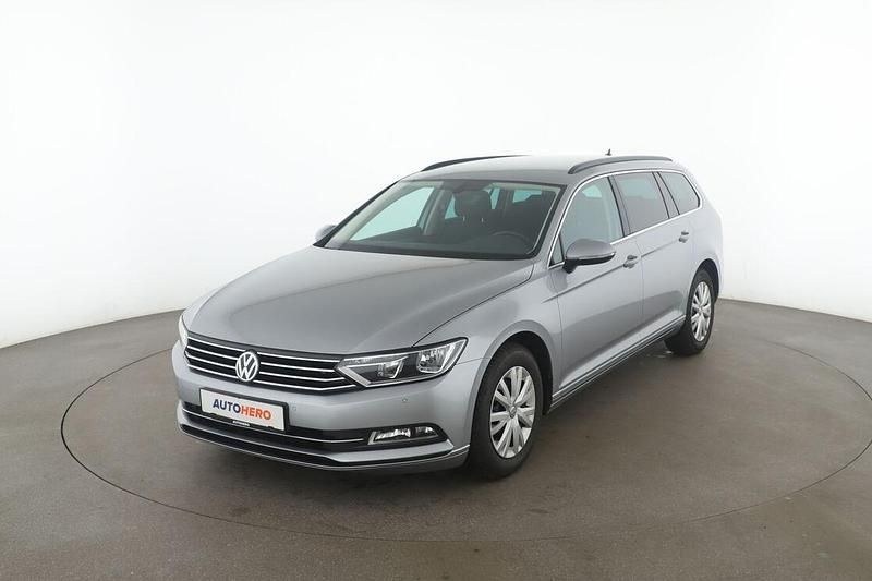 Grau Gebraucht 2019 VW Passat Comfortline Kombi | 19.200 € (Etwas zu teuer) - Bild 1/3