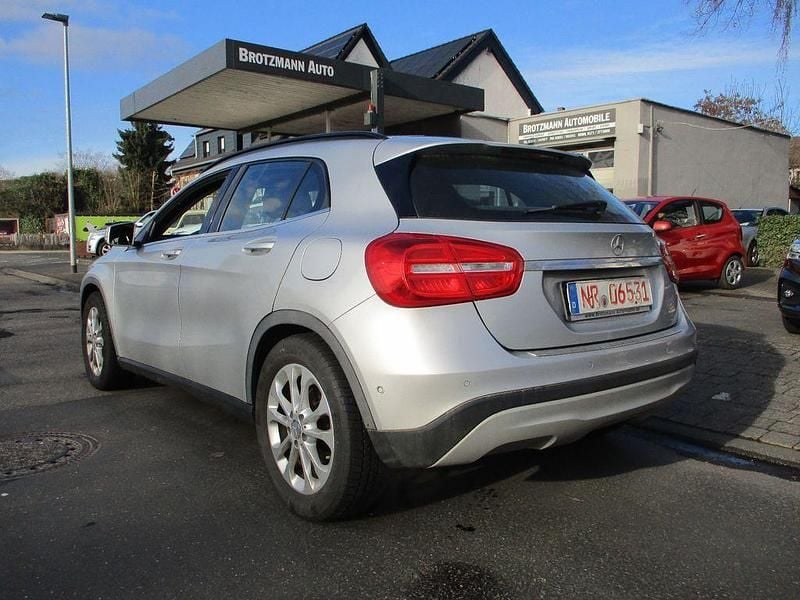 Gebraucht Mercedes GLA220 170 PS (125 kW) 2015 Silber SUV