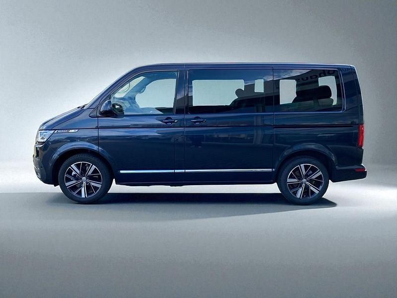 Gebraucht VW Multivan Highline 204 PS (150 kW) 2021 Starlight blue metallic Van