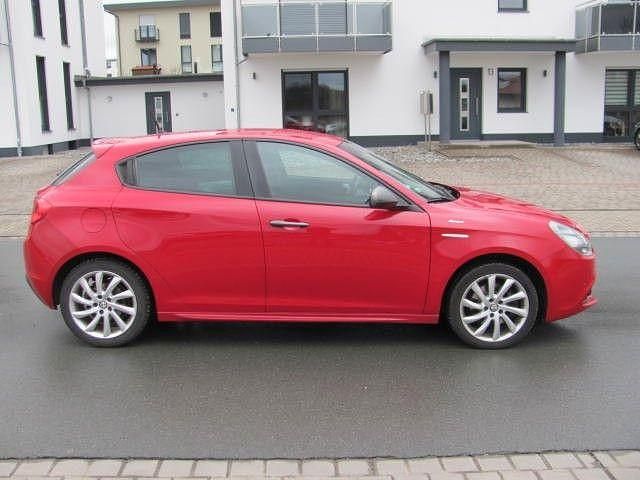 Gebraucht Alfa Romeo Giulietta Sprint 150 PS (110 kW) 2015 Rot Kleinwagen