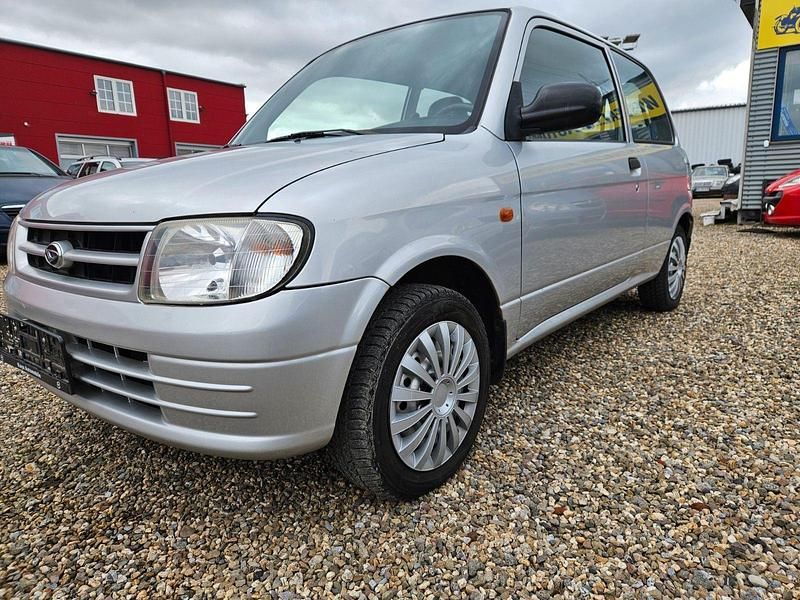 Gebraucht Daihatsu Cuore 56 PS (41 kW) 2000 Silber Kleinwagen