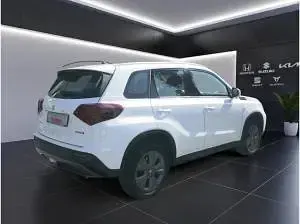 Gebraucht Suzuki Vitara Club 129 PS (94 kW) 2024 Weiß (cool white pearl metallic) SUV