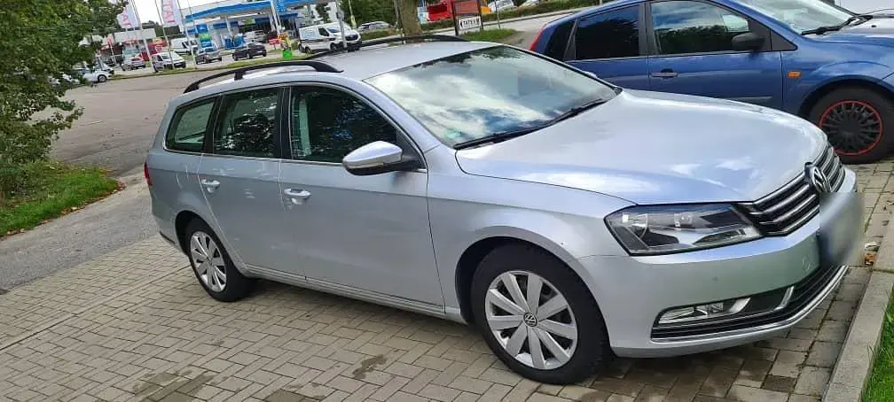 Gebraucht VW Passat 105 PS (77 kW) 2011 Silber Kombi
