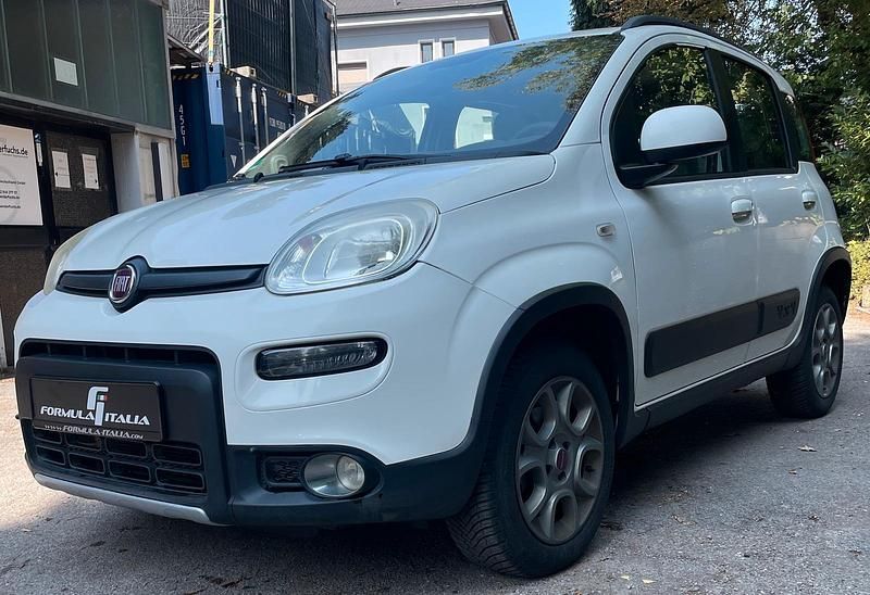 Weiß Gebraucht 2013 Fiat Panda 4x4 Rock Kleinwagen | 6.490 € (Fairer Preis) - Bild 1/4